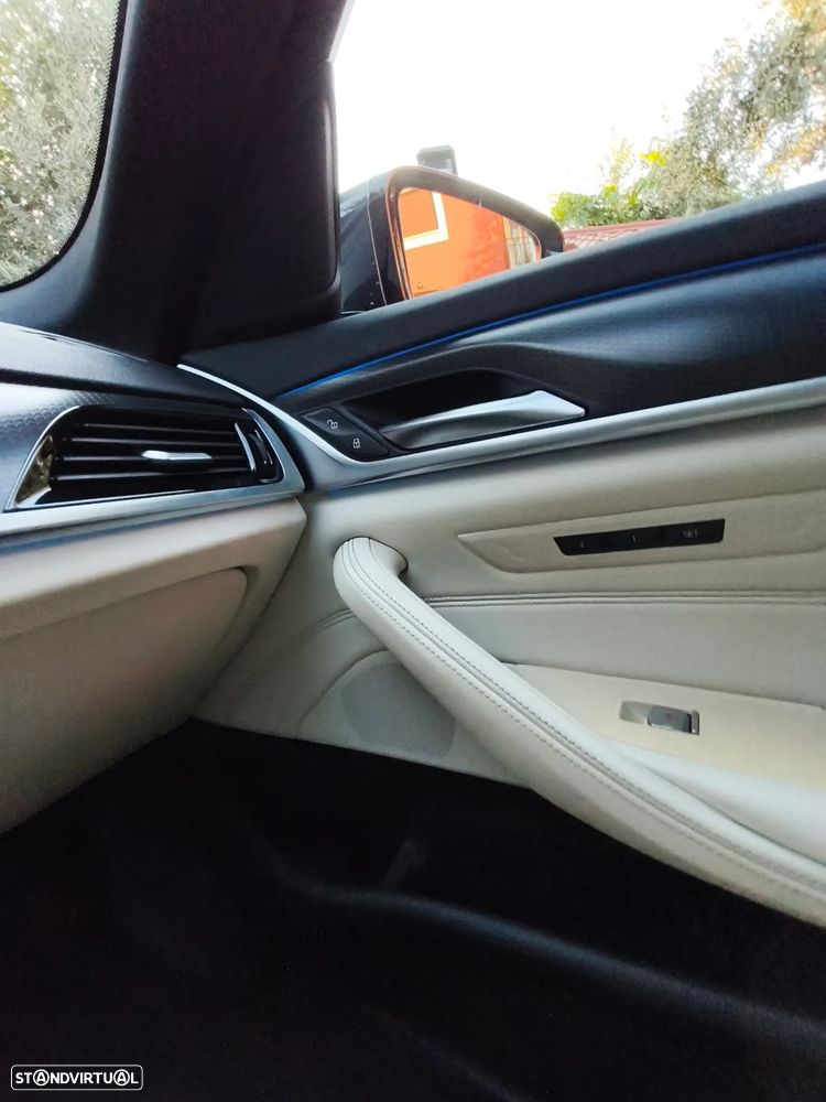 BMW 530 e Pack Desportivo M - 15