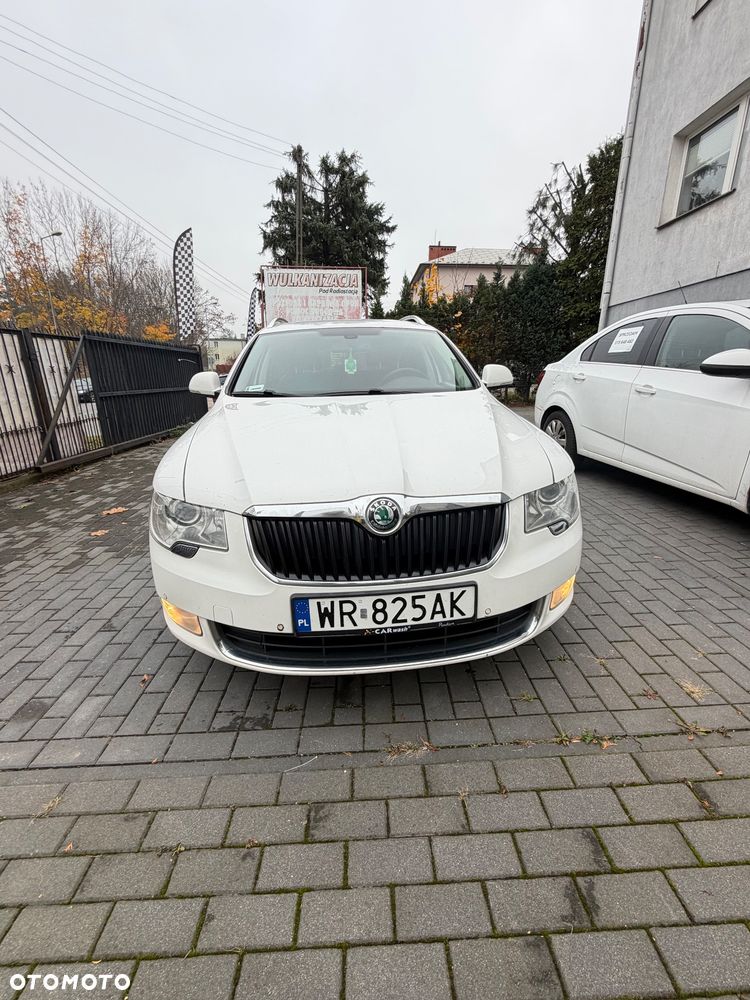 Skoda Superb 2010 photo 5