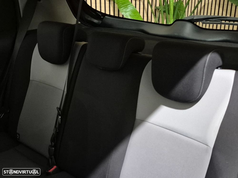 Toyota Yaris 1.5 HSD Comfort +P.Style+P.Techno - 29