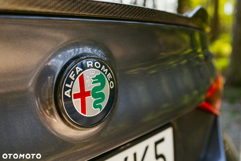 Alfa Romeo Giulia 2.0 Turbo 16V AT8-Q4 Veloce - 21