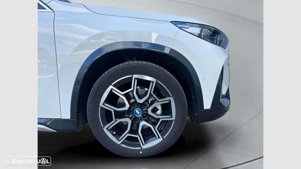 BMW iX1 eDrive20 - 11