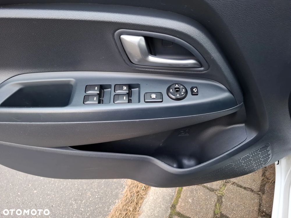 Kia Rio - 16