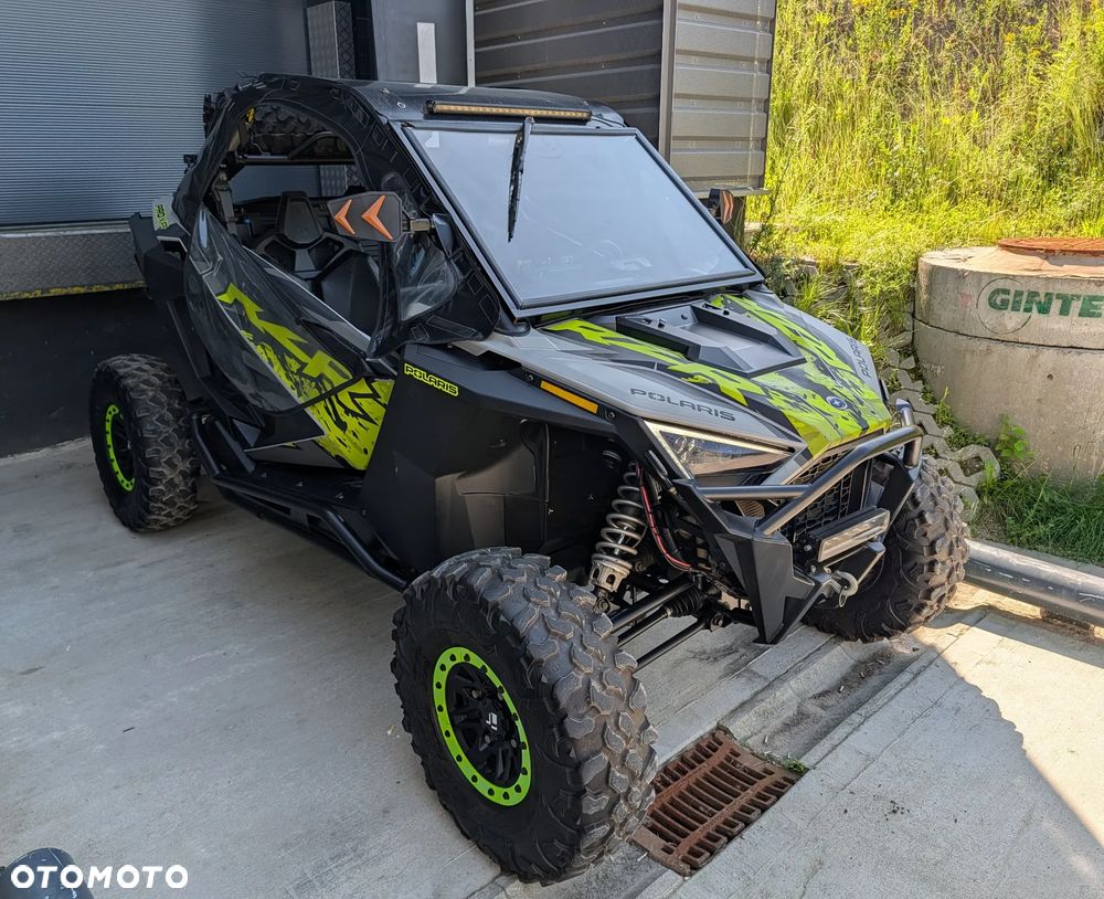 Polaris RZR - 12