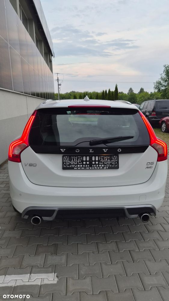 Volvo V60 D5 AWD Geartronic Summum - 9