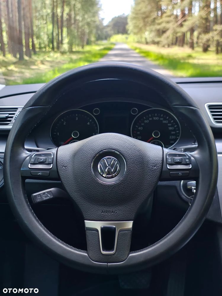 Volkswagen Passat - 28