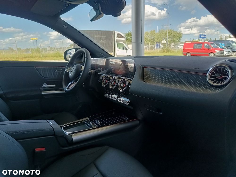 Mercedes-Benz GLA - 24