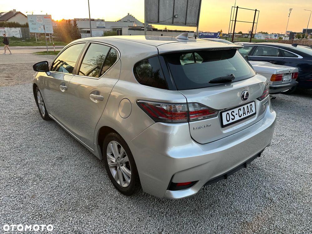 Lexus CT ver-200h - 5