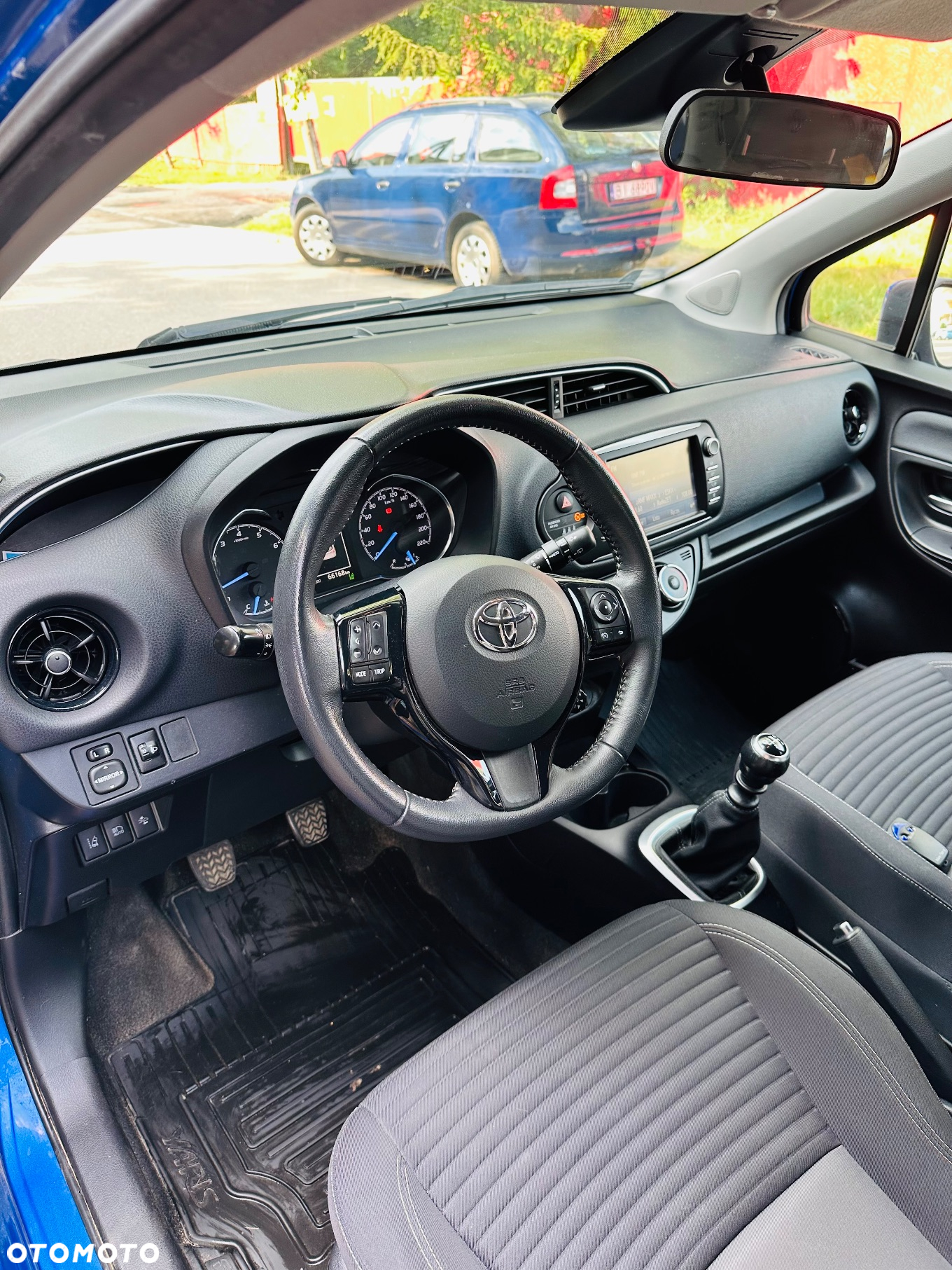 Toyota Yaris 1.5 Premium - 11