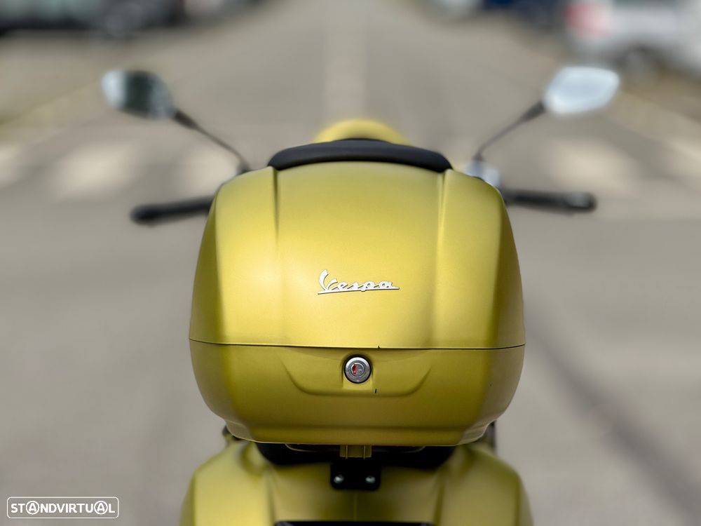 Vespa GTS Super Matt Ambizioso Green - 10