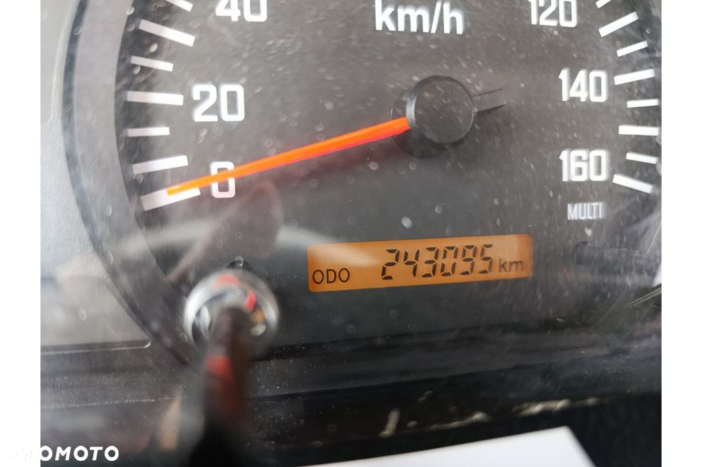 Isuzu Novolux - 11