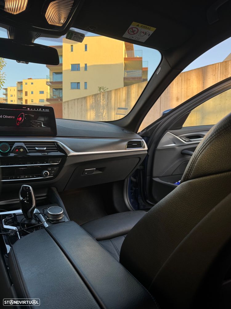 BMW 530 e Pack Desportivo M - 15