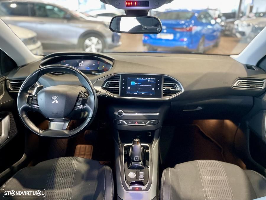 Peugeot 308 SW 1.2 PureTech Allure Pack EAT8 — fotografia 30