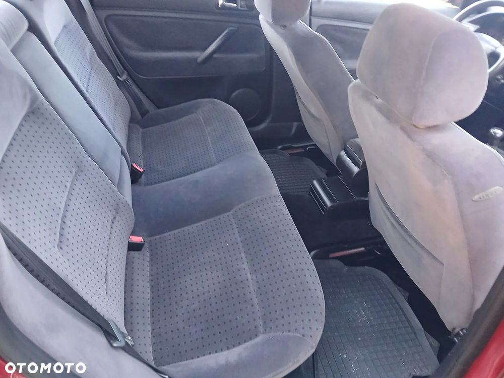 Volkswagen Passat 1.8 Comfortline - 19