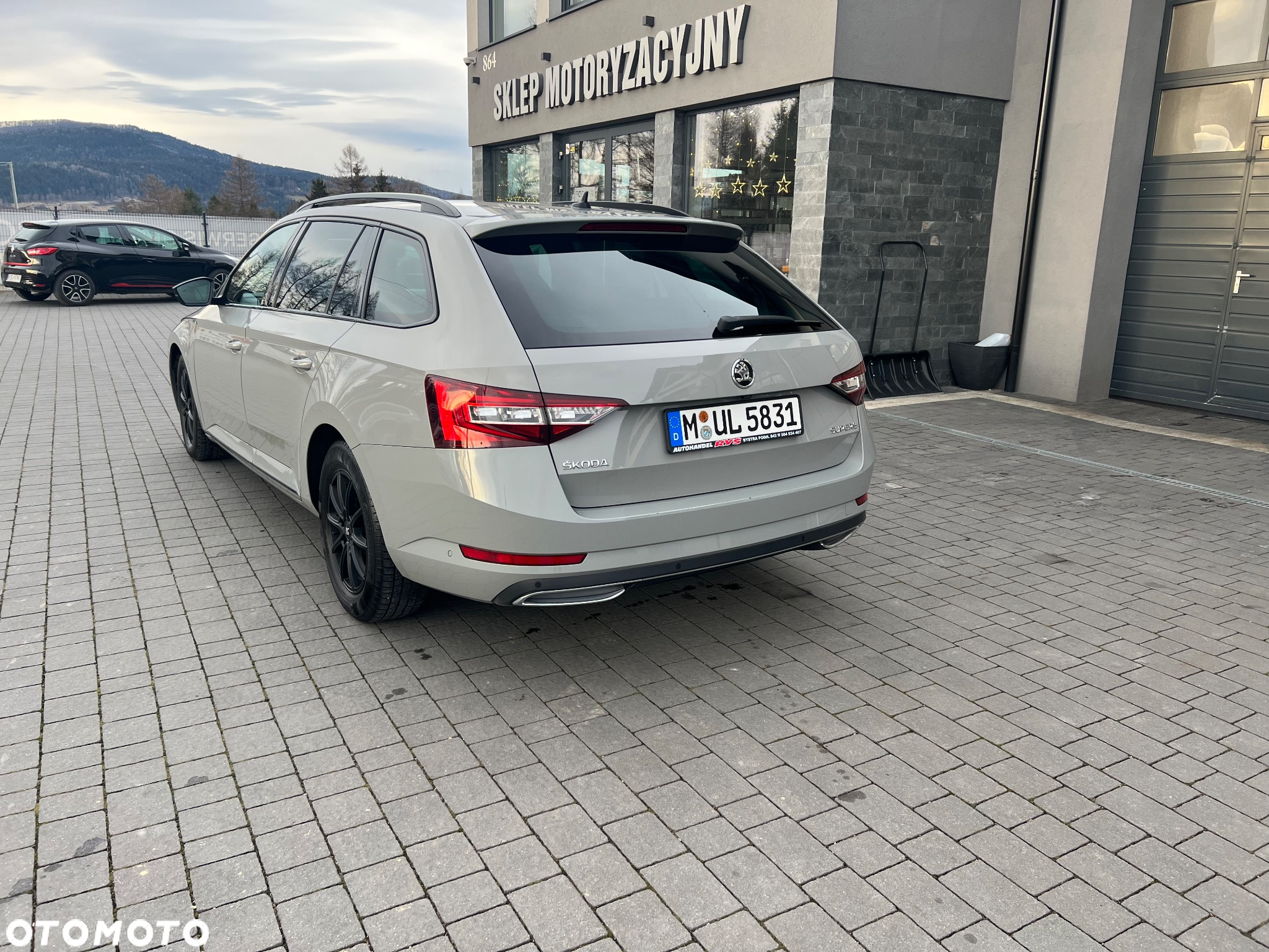Skoda Superb 2.0 TDI DSG SportLine - 8