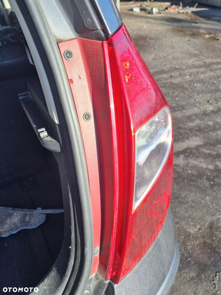 HYUNDAI i10 LIFT 10-13 r. HB 5D LAMPA PRAWY TYŁ PT EU + - 5