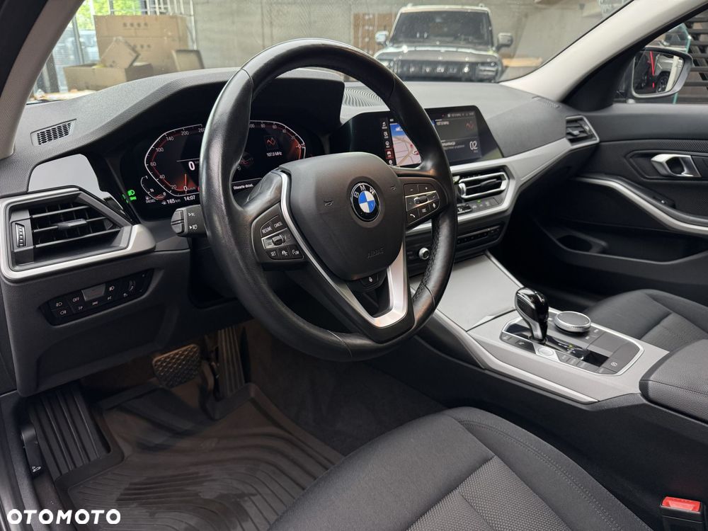 BMW Seria 3 318d - 10