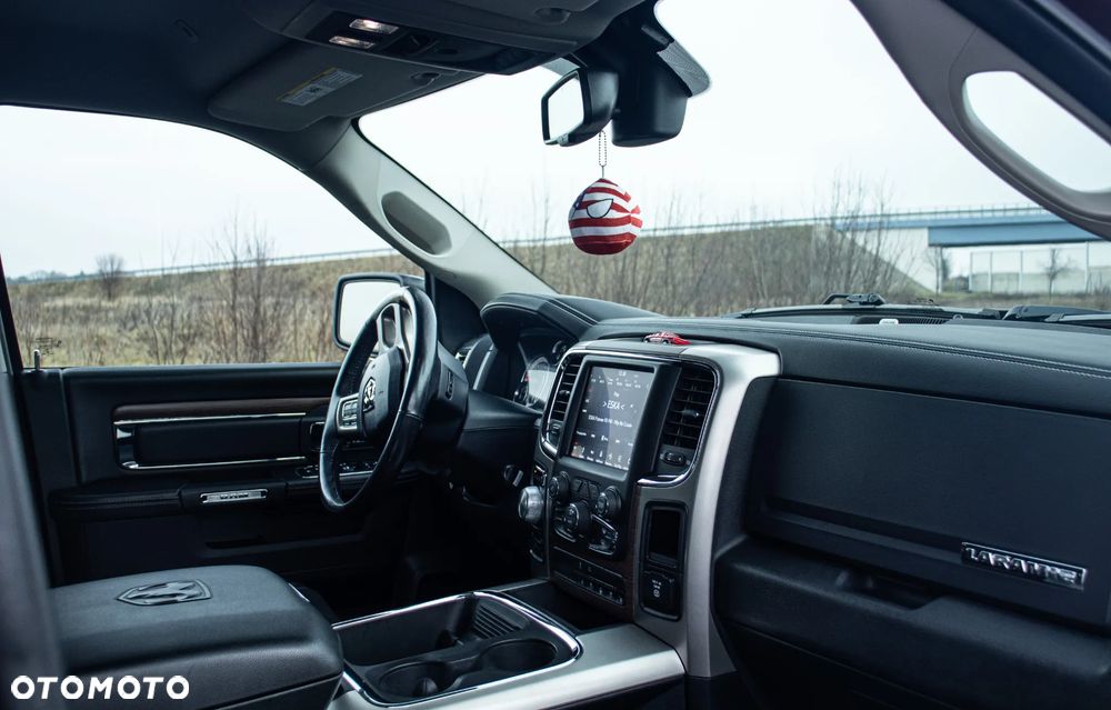 RAM 1500 5.7 Crew Cab Laramie - 11