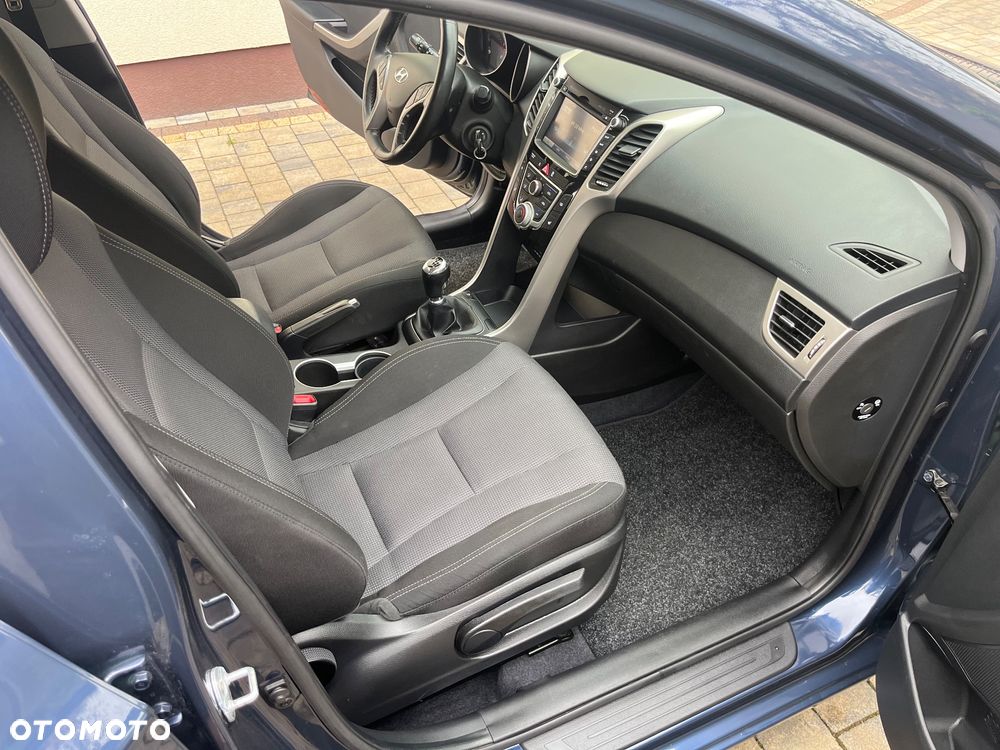 Hyundai i30 blue Kombi 1.6 CRDi Style - 25
