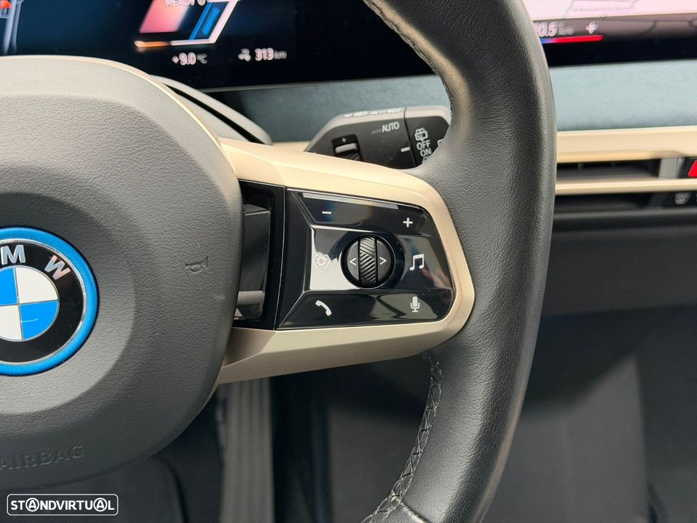 BMW iX xDrive 40 - 41