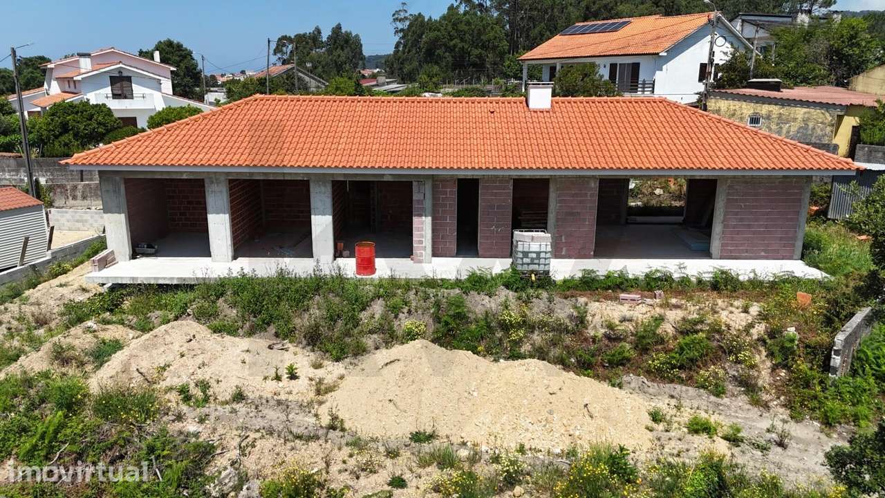 Moradia T3 térrea com terreno para concluir em Vile, Caminha - Grande imagem: 2/24