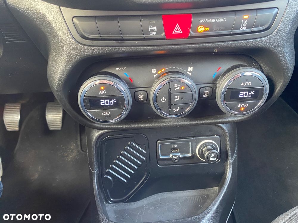 Jeep Renegade 1.4 MultiAir Limited FWD S&S - 33