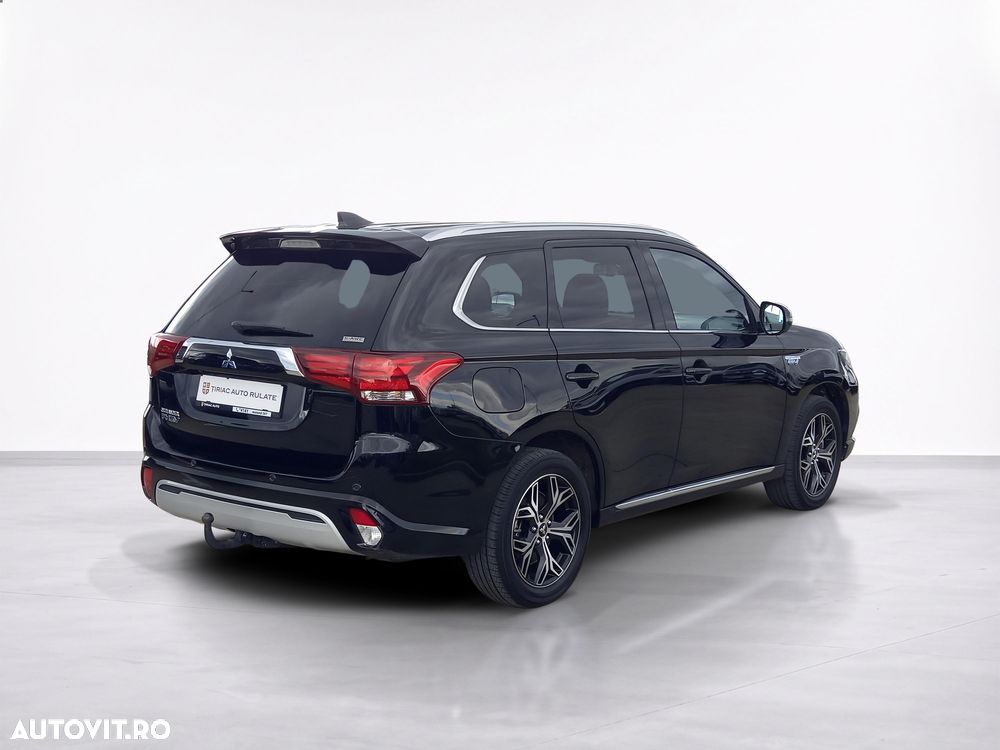 Mitsubishi Outlander 2.4 4WD - 7