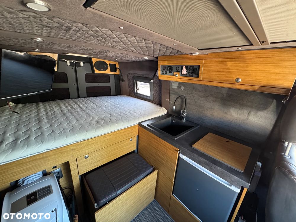Mercedes-Benz Sprinter - 15