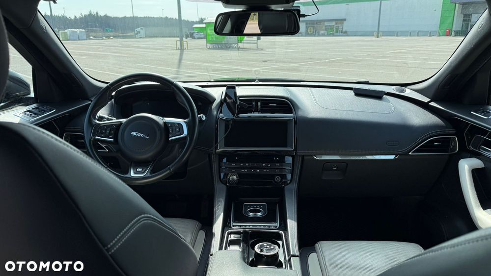 Jaguar F-Pace 2.0 i4D AWD R-Sport - 23