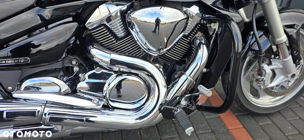 Suzuki Intruder - 12