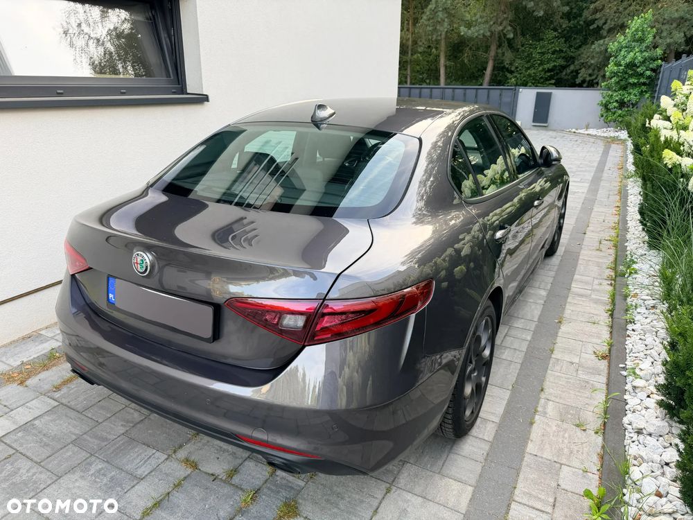Alfa Romeo Giulia - 8