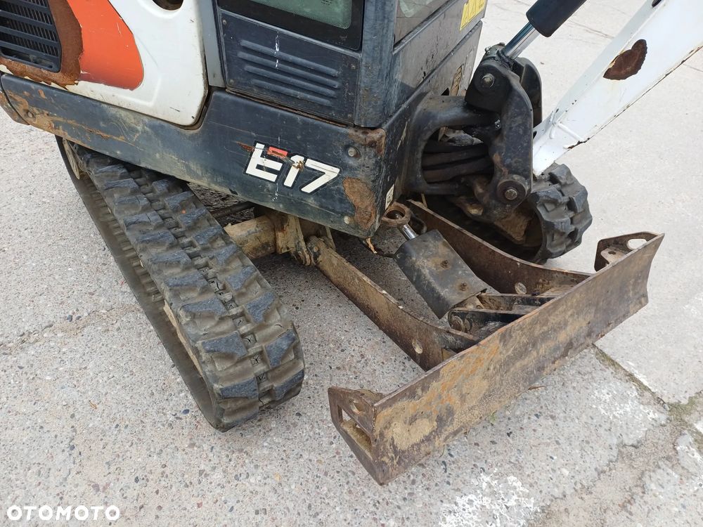 Bobcat E17 - 12