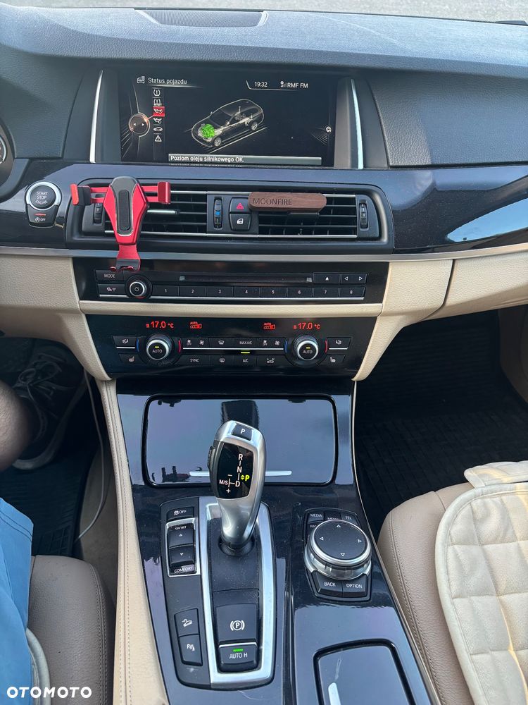 BMW Seria 5 528i xDrive - 16