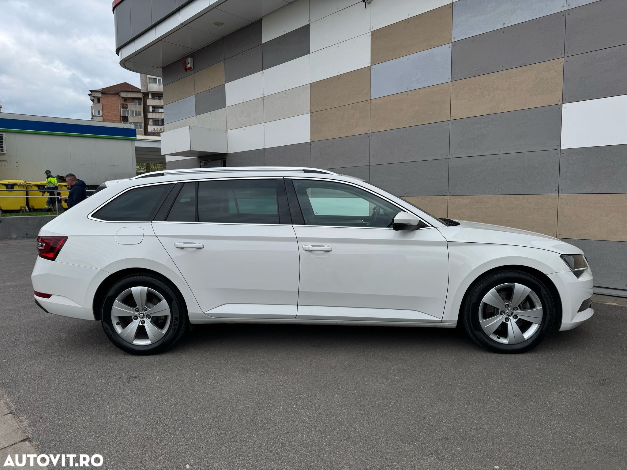 Skoda Superb 2.0 TDI DSG Style - 25