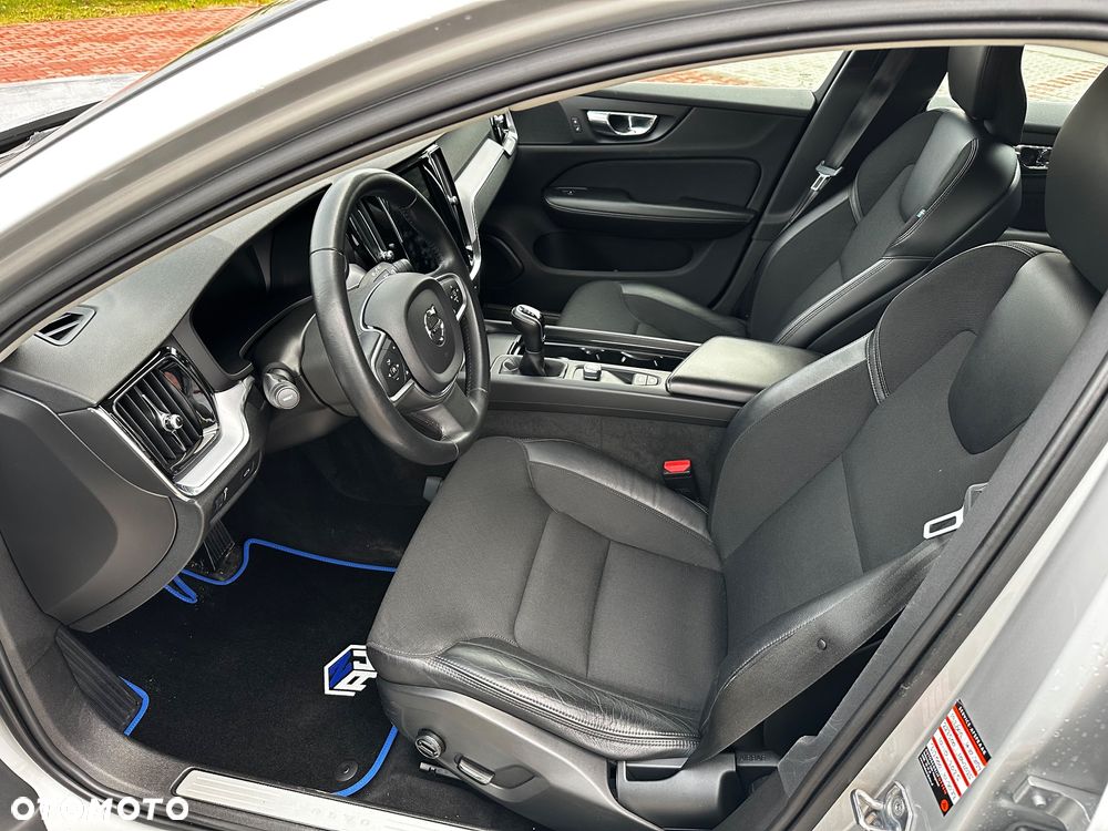 Volvo V60 D3 Momentum - 9