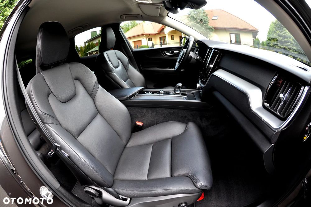 Volvo XC 60 B4 D Geartronic Momentum Pro - 20