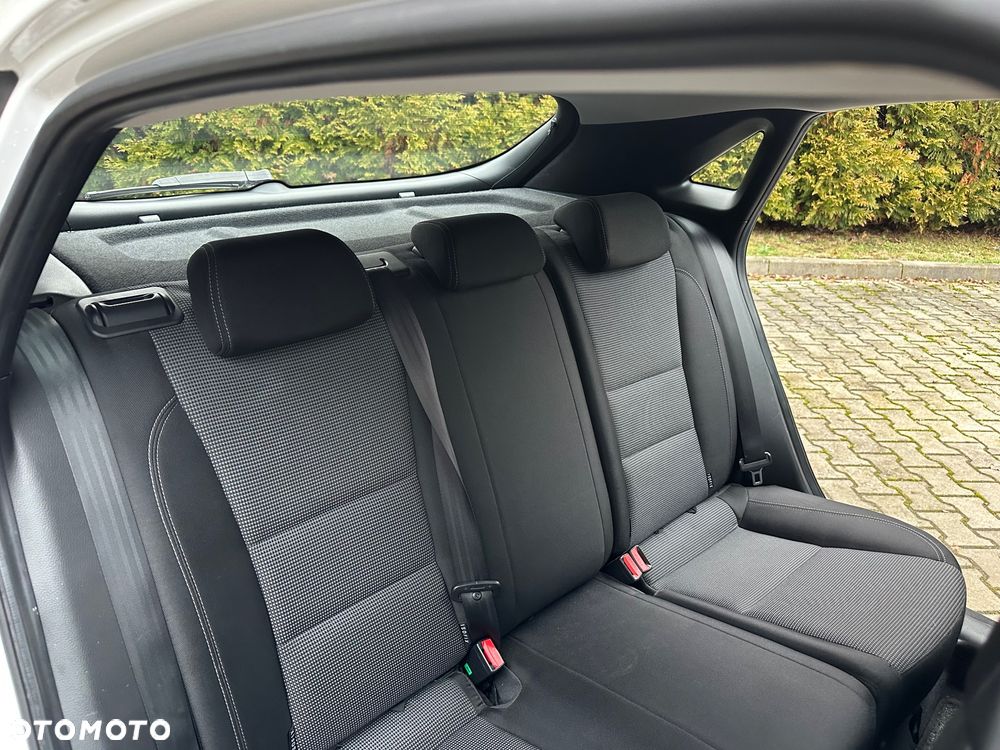 Hyundai i30 blue 1.6 GDI Passion - 15