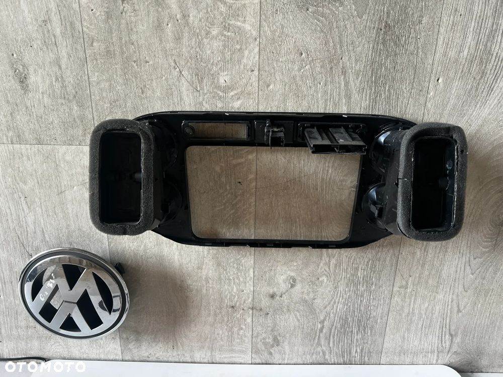 RAMKA OSŁONA KRATEK NAWIEWU TUNELU RADIA 5N0858071E VW Tiguan I 5N LIFT - 2
