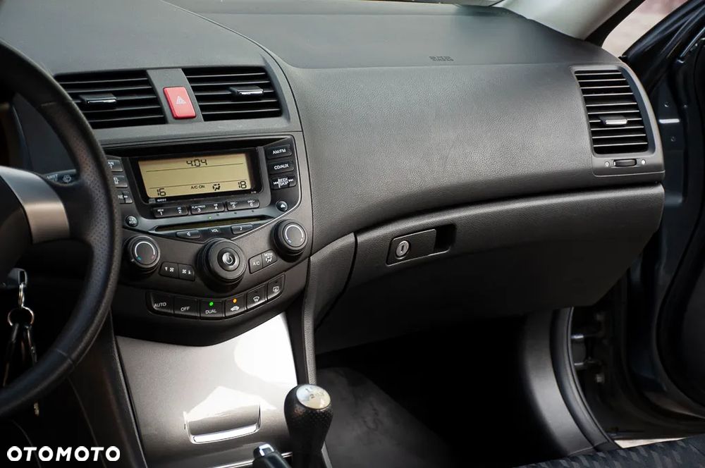 Honda Accord 2.0 Sport - 27
