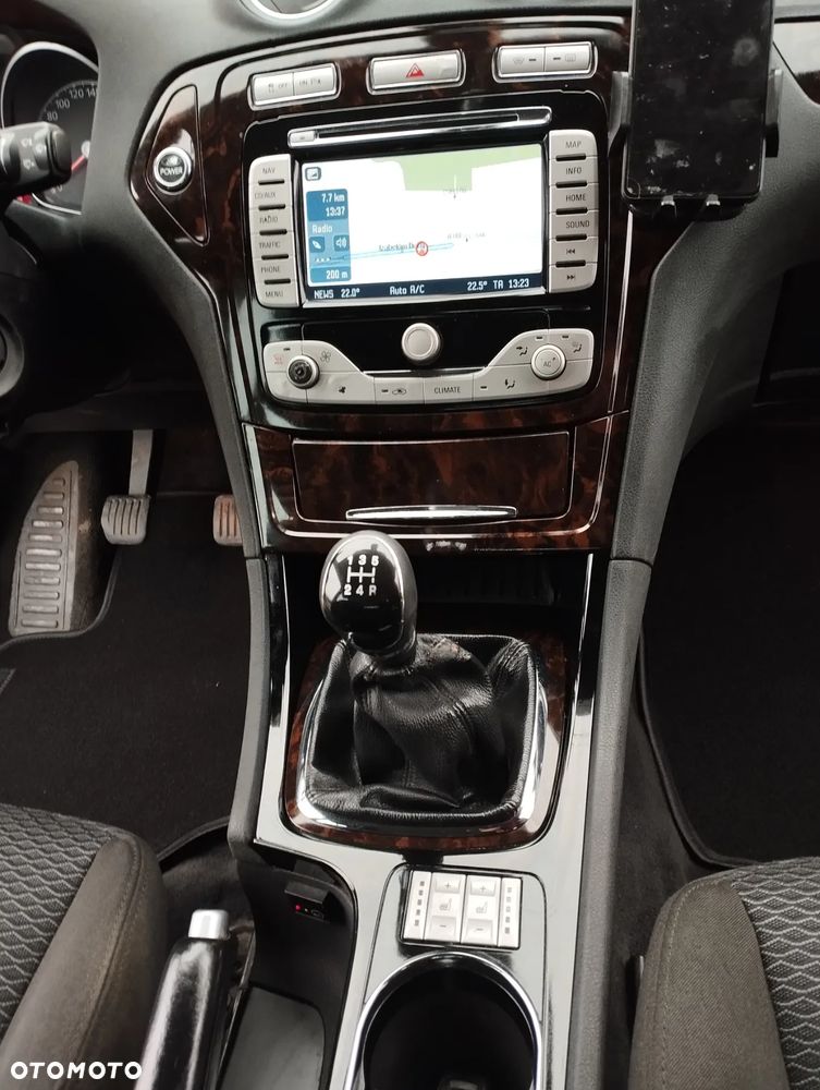 Ford Mondeo 2.0 Ghia - 14