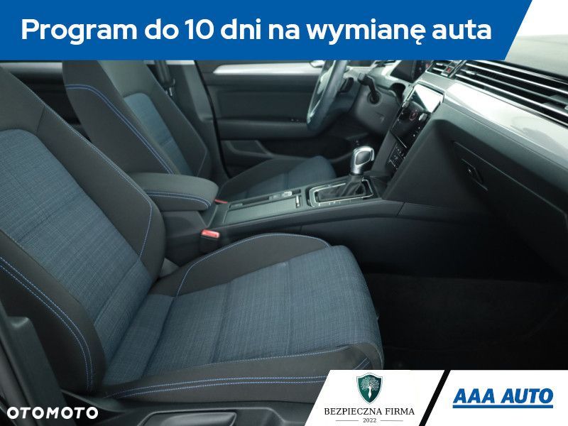 Volkswagen Passat - 9