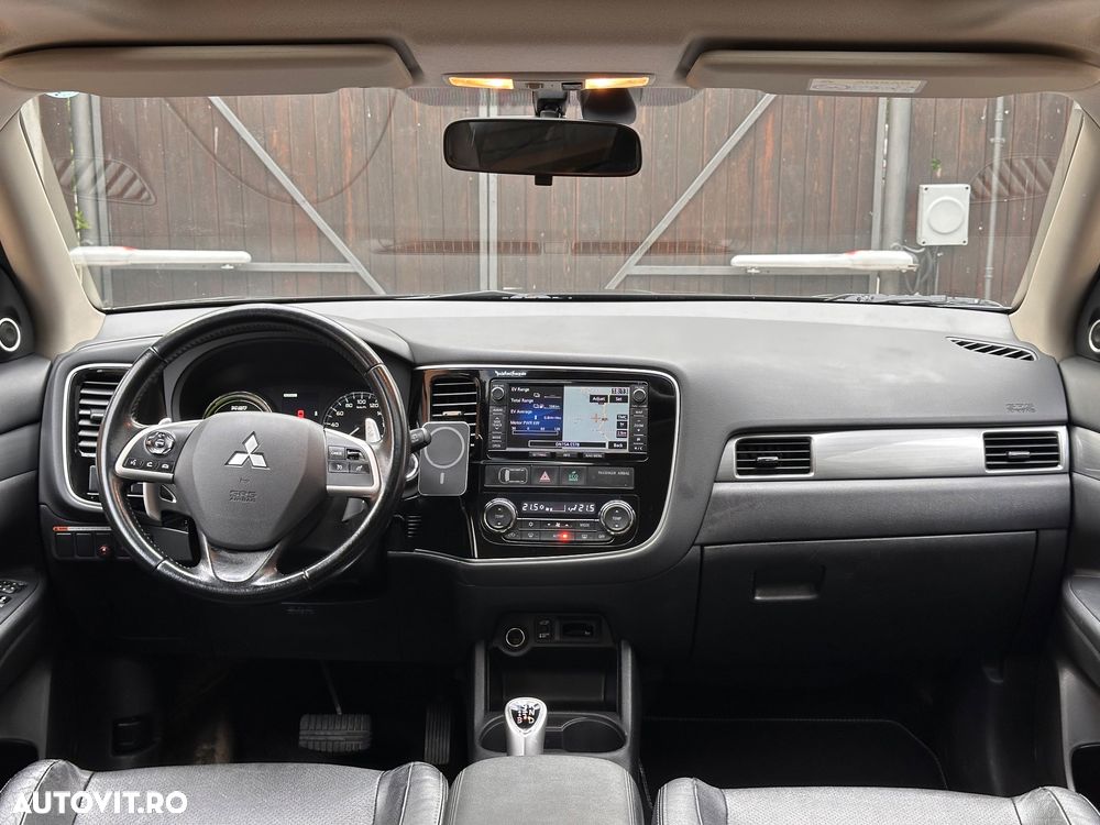 Mitsubishi Outlander - 10