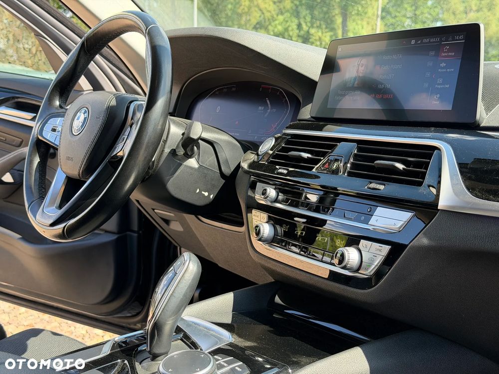 BMW Seria 5 520d Sport Line - 37