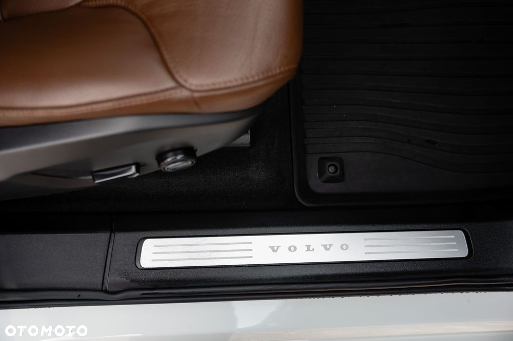 Volvo XC 90 B5 D AWD Momentum - 19