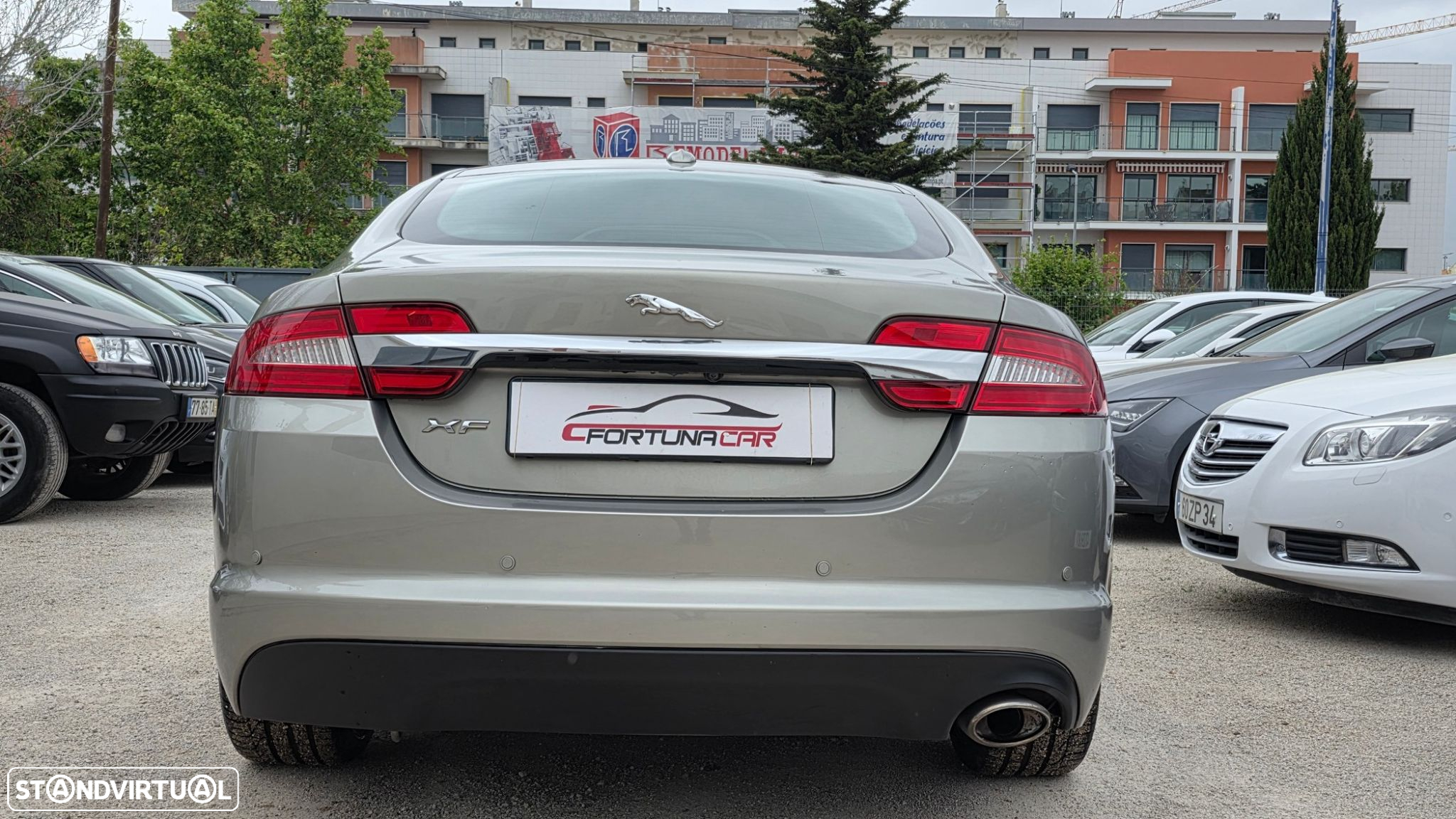 Jaguar XF 2.2 D Premium Luxury - 4