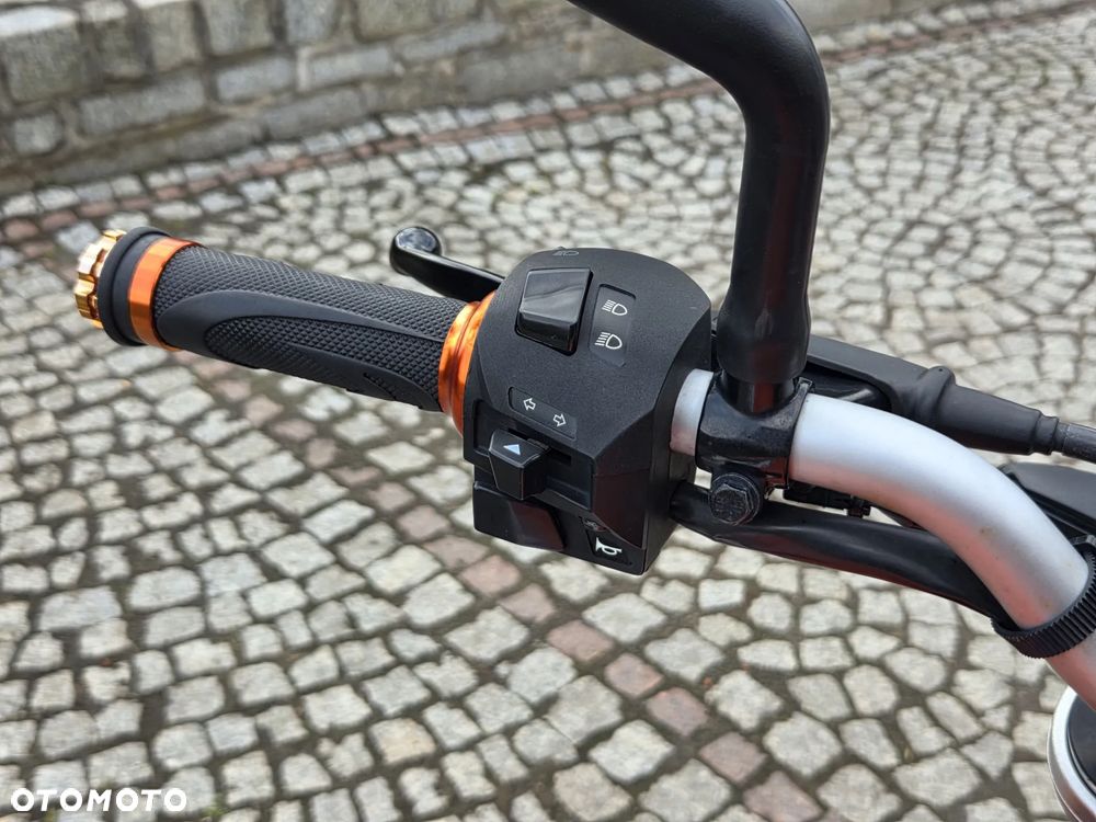 KTM Duke 125 - 21