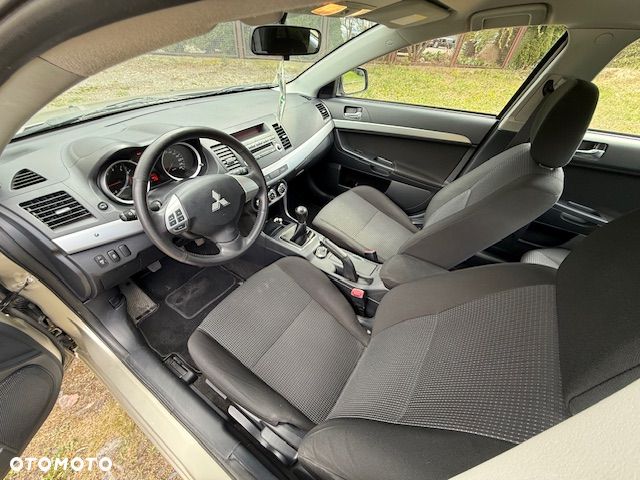 Mitsubishi Lancer 1.6 Invite - 11