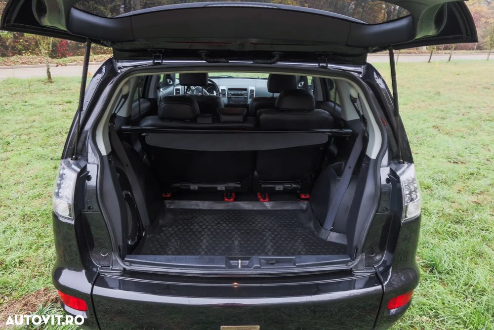 Mitsubishi Outlander - 10