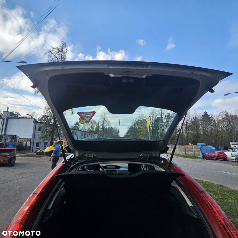 CITROEN, C4 1.6 HDI (2008r) hatchback 1,6 D 80kW / 109 KM (kod lak: ETS) - 16