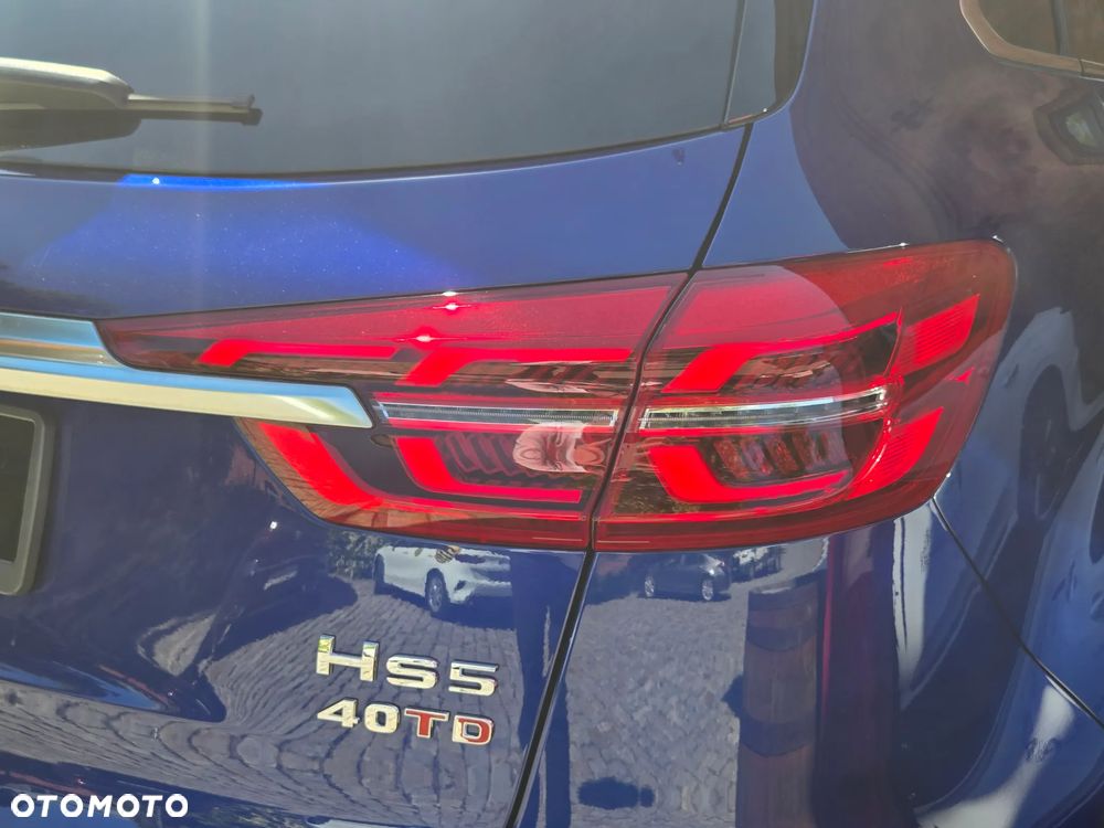 Hongqi HS5 - 12