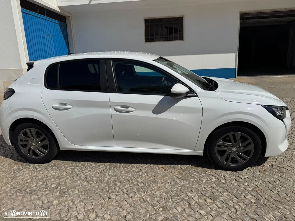 Peugeot 208 2021 photo 3